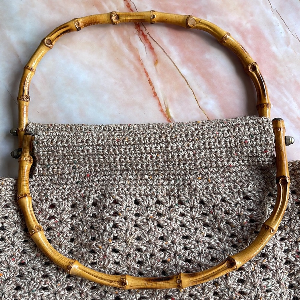 HANDCRAFTED | Knitted carry bag with bamboo handles - Picture 5 of 10